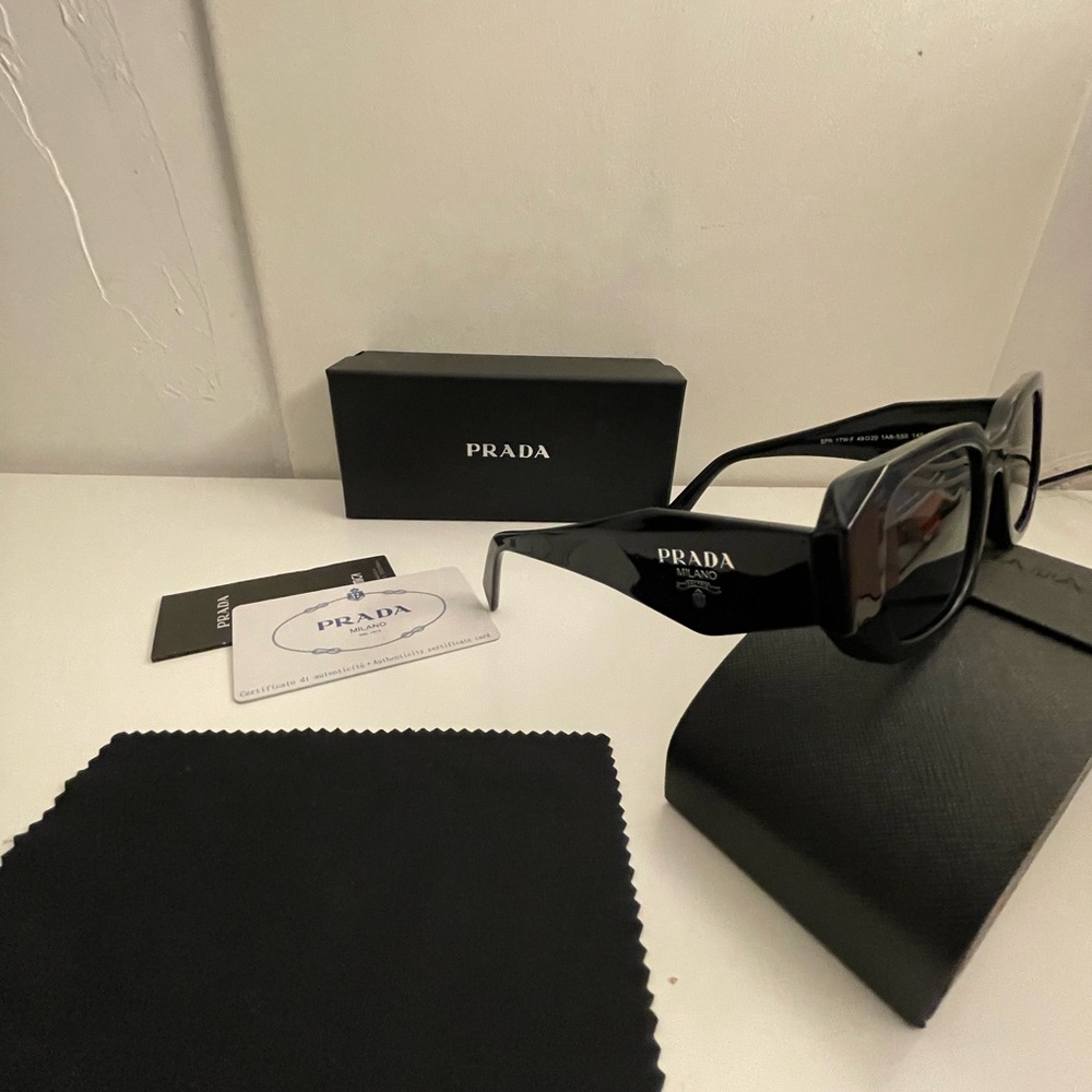 Black Framed Prada Glasses Unisex - Picture 2 of 3